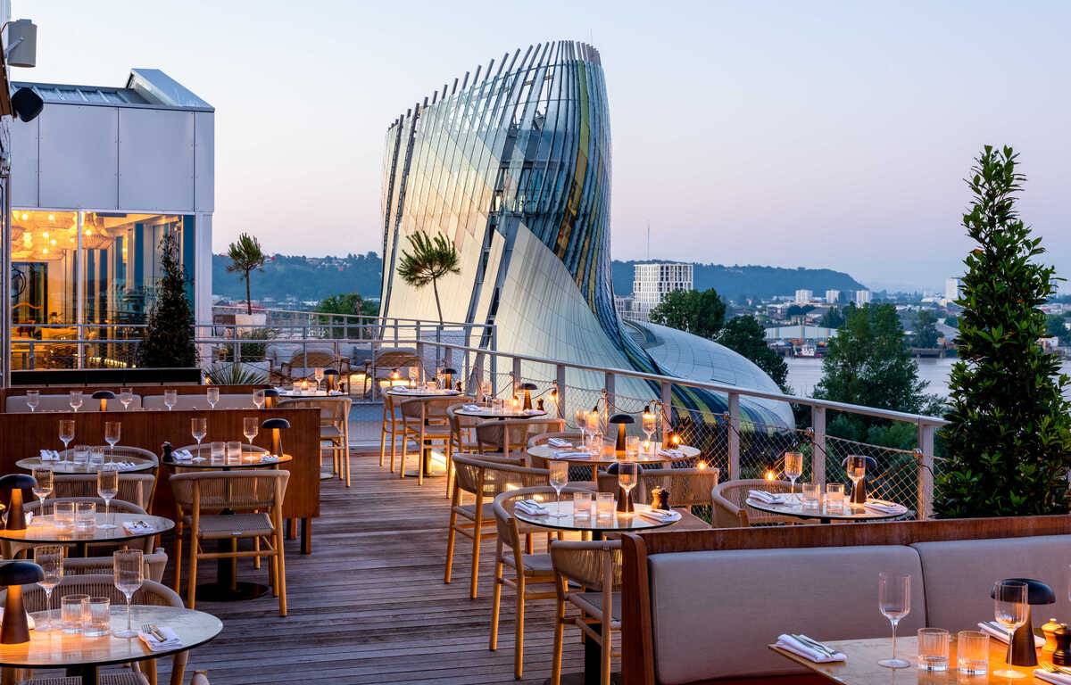 1200x768_terrasse-restaurant-gina-neuvieme-etage-lhotel-renaissance-bordeaux